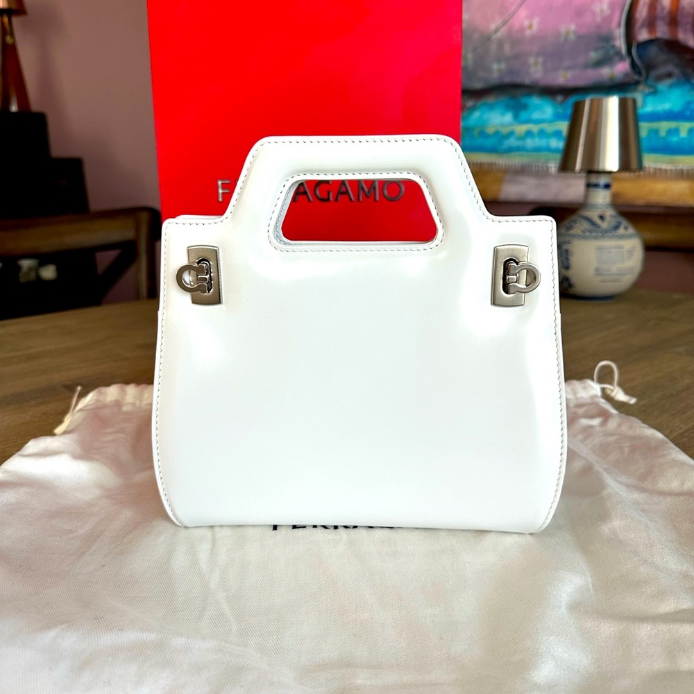 FERRAGAMO
Wanda Mini Leather Bag